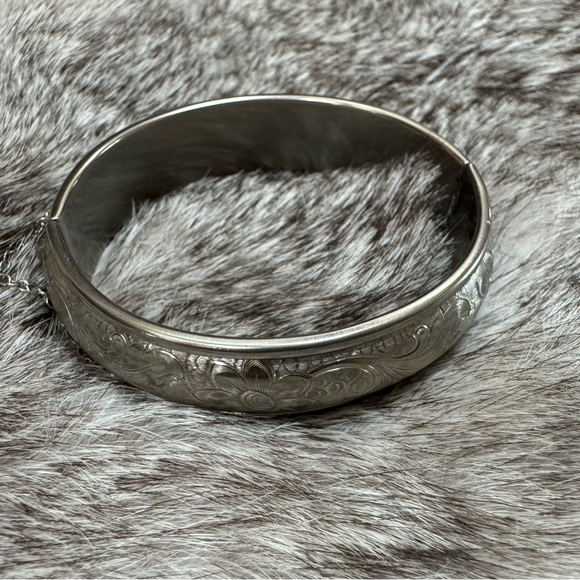 Vintage Ornate Bracelet - Picture 2 of 5